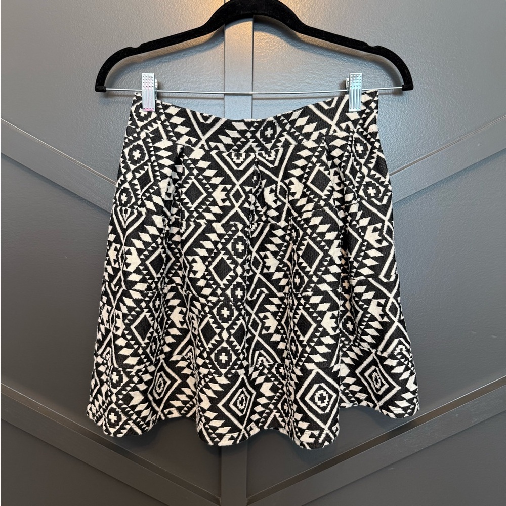 💙Xhilaration Black and White Skater Skirt